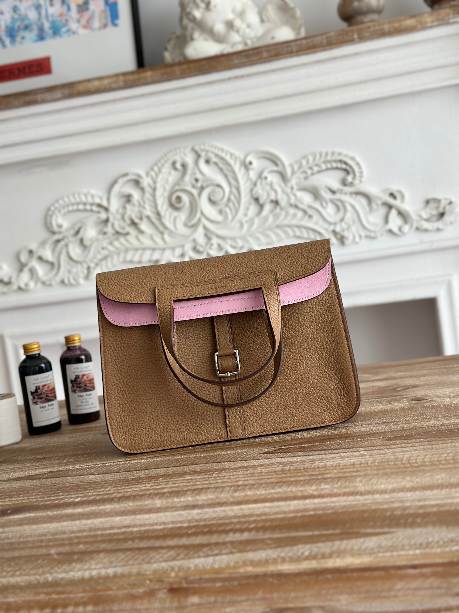 馬蹄包  半手工蠟線	Halzan	
 能滿足各種背法的!!
①手拎包②斜挎包③單肩包④手拿包
togo皮、五金細緻到油邊 無處不精緻√ 
尺寸：25cm