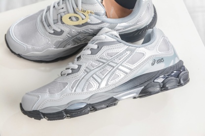 Asics Gel-NYC 亞瑟士運動休閒透氣專業跑鞋 
貨號: 1203A280 020
尺碼：36 37 37.5 38 39.5 40 40.5 41.5 42 42.5 43.5 44 45