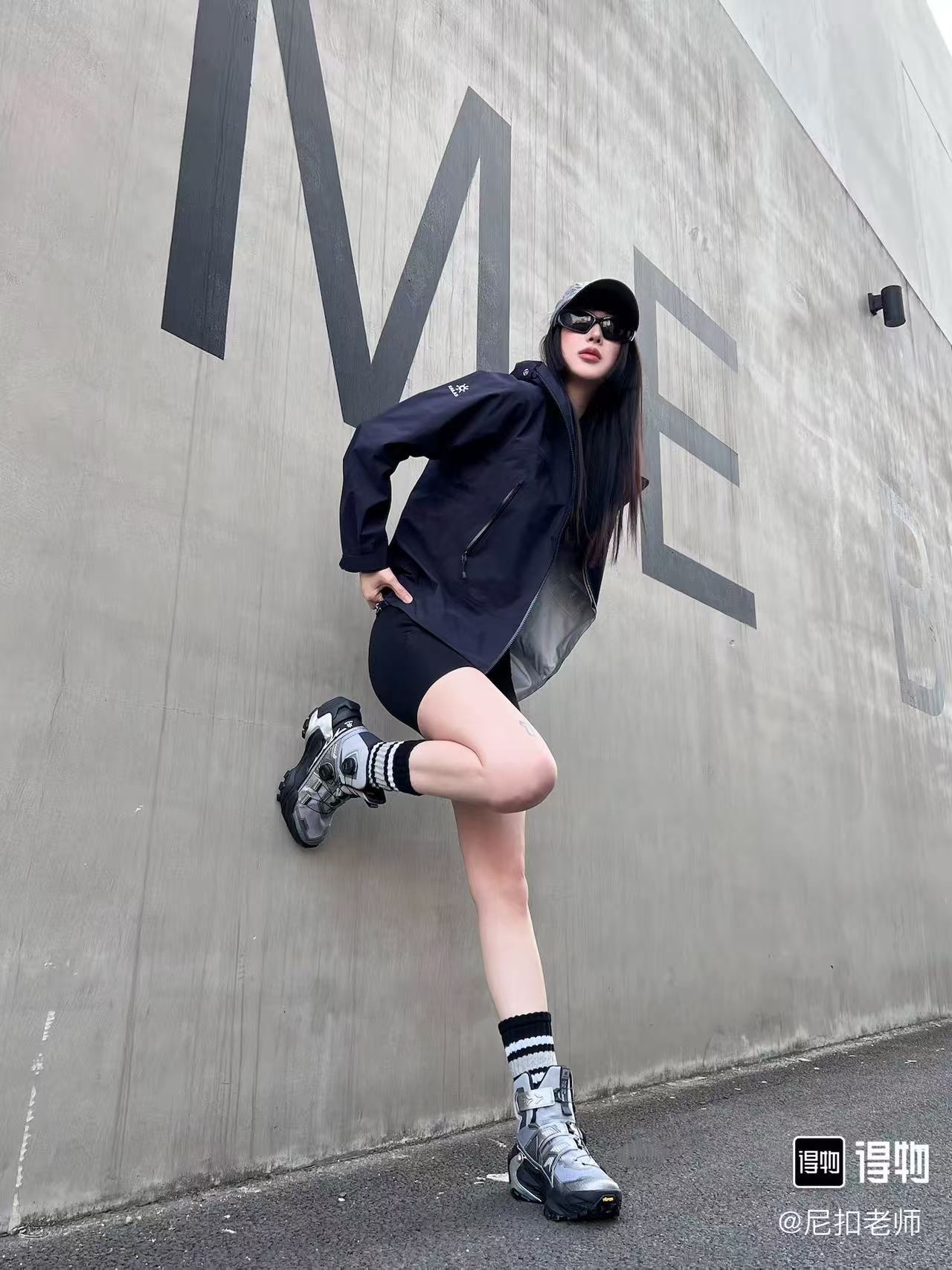 🔝KAILAS 凱樂石 博格達系列 輕量防風防水戶外徒步登山衝鋒衣 
  防水防風透氣防紫外線
 -輔料：原版拆解開發，一比一定制的小標，領標，水洗，吊牌，五金等等。

- FILTERTEC 3L面料：採用凱樂石自主研發的FILTERTEC 3L面料，由外層40D尼龍、中層ePTFE納米微孔膜、內層親膚處理工藝構成，防水指數20000mm，透氣指數20000g/㎡/24h，可抵御暴雨級降水和7級強風，同時快速排出汗氣，避免悶熱。

- 全壓膠工藝：整衣接縫處採用全壓膠工藝，有效防止水分從接