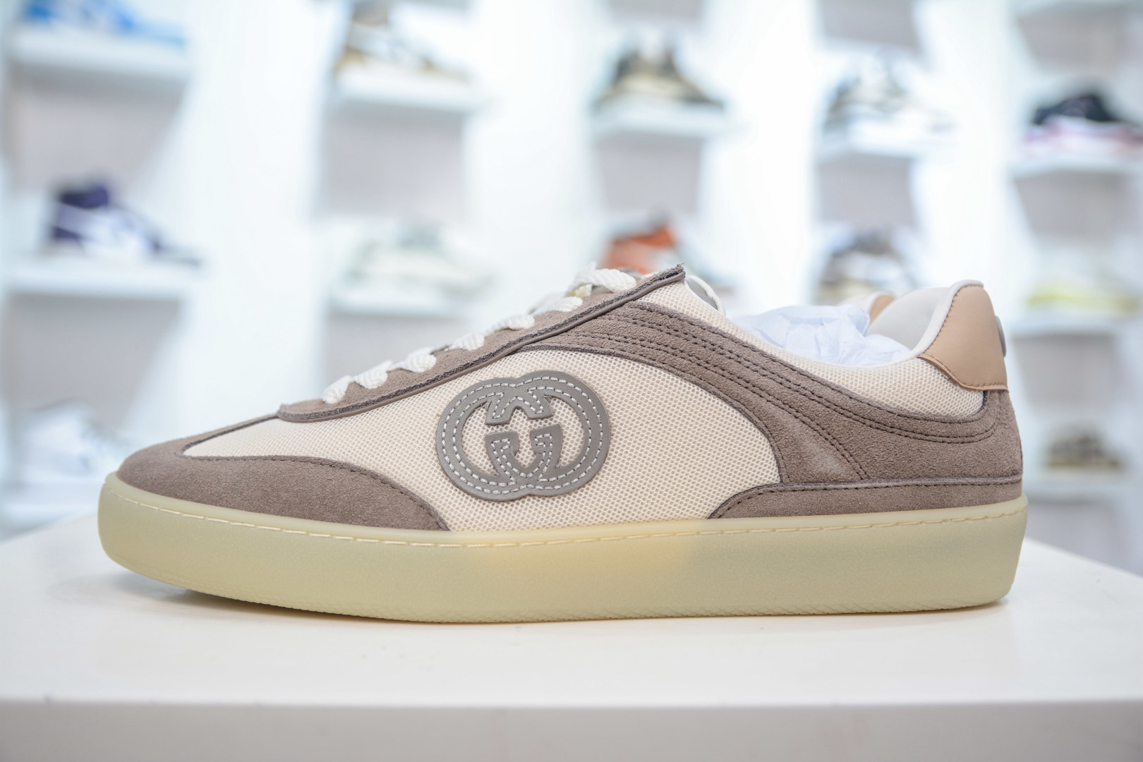 Gucci 古馳G75 圓頭系帶運動鞋
尺碼：35 36 37 38 39 40 41 42 43 44 45 46