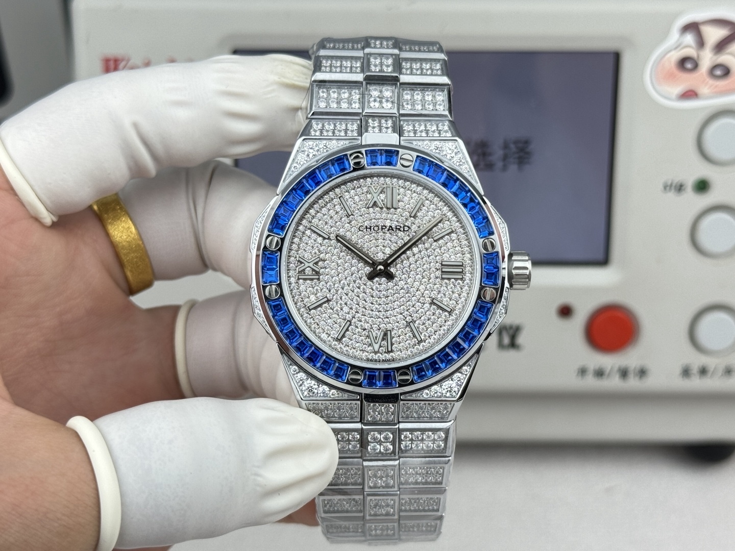 Factory 獨家力作👍
蕭邦AlpineEagle雪山傲翼系列
🌈彩T鑽🌟變色龍🦎滿天星✨限量款及隱藏款首推
如炬目光，比擬暗夜星芒⛰️於山川湖海間🌊洞見紳士願景與磅礡未來👔
尺寸：原裝一致41mmX9.7mm
機芯：9015改Chopard 01.01-c
錶鏈：獨家原版開模金磚型鏈節一體式錶鏈
岩石紋錶盤，鍍銠羅馬數字，時針及分針時標均覆以Super-LumiNova® X1級螢光塗層
致獻當代“雄鷹”，志存高遠之人在日常生活中超邁群倫，其視野啓迪人心、昇華情志。憑借遠見和決心，