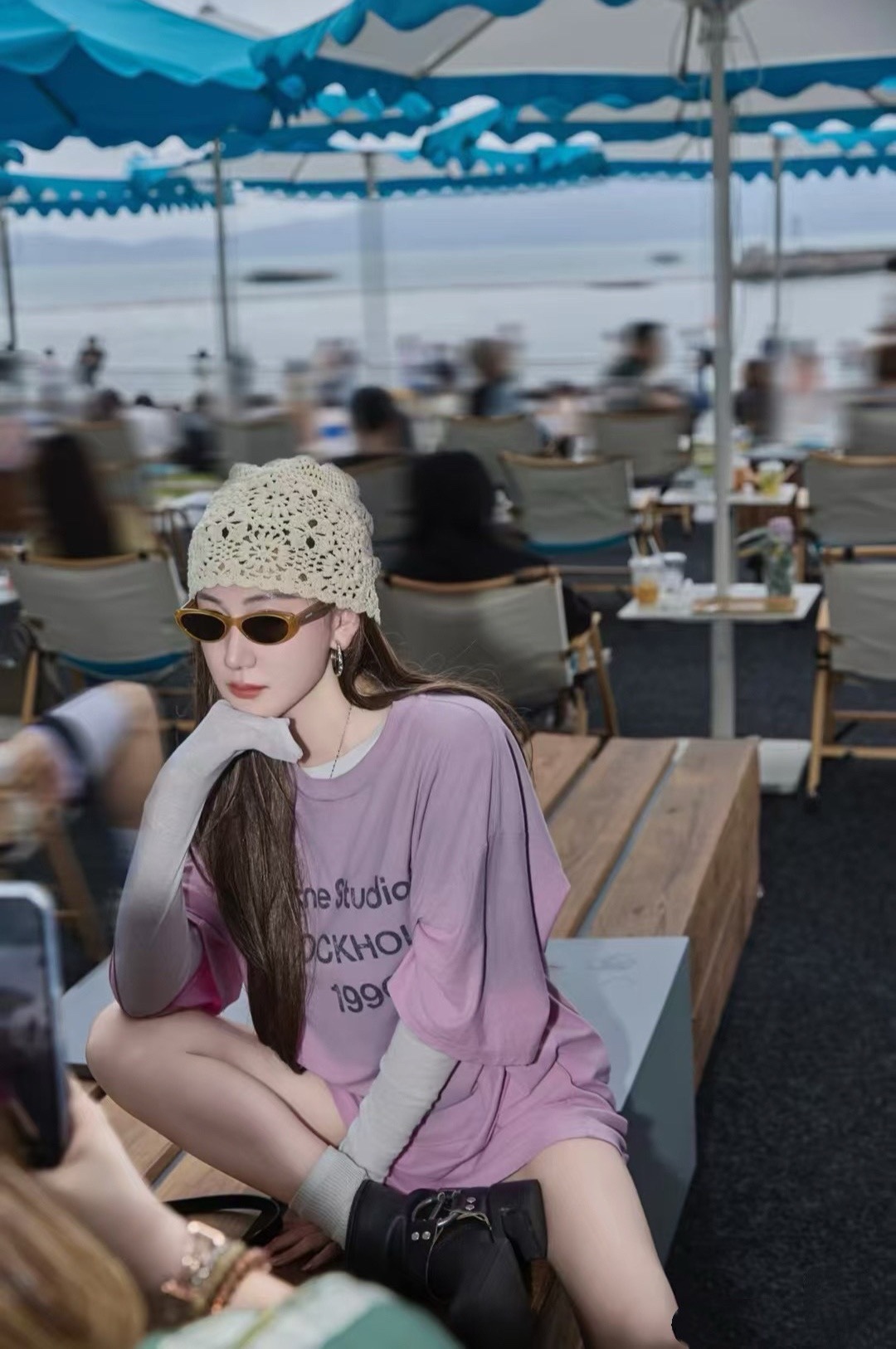 🔝Acne Studios 26SS 1996字母印花短袖T恤
面料是定制定染的32支220g原版雙紗棉，胚布經過高盂環保染色，裁大貨前還要進行高溫環縮水，降低縮水率的同時使得手感更柔軟舒適，印花方面必須五層膠漿，第一遍必須為進口打底漿，填平布料上極為細小的線洞，再由高溫床烤乾再劇頗色，採用油墨因熱平網印花，一共刷五層，每一層間隔為時間為30分鐘，才能保證出來的成品保持原版的質感，全套開發輔料
尺碼：S-XL