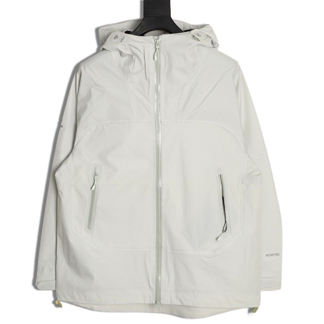 🔝KAILAS 凱樂石 博格達系列 輕量防風防水戶外徒步登山衝鋒衣 
  防水防風透氣防紫外線
 -輔料：原版拆解開發，一比一定制的小標，領標，水洗，吊牌，五金等等。

- FILTERTEC 3L面料：採用凱樂石自主研發的FILTERTEC 3L面料，由外層40D尼龍、中層ePTFE納米微孔膜、內層親膚處理工藝構成，防水指數20000mm，透氣指數20000g/㎡/24h，可抵御暴雨級降水和7級強風，同時快速排出汗氣，避免悶熱。

- 全壓膠工藝：整衣接縫處採用全壓膠工藝，有效防止水分從接