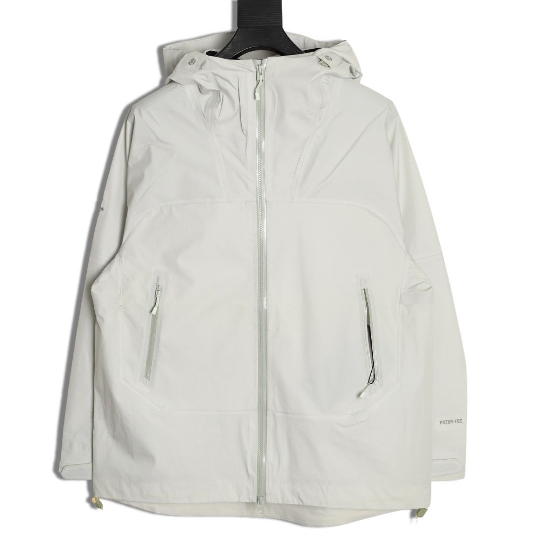 🔝KAILAS 凱樂石 博格達系列 輕量防風防水戶外徒步登山衝鋒衣 
  防水防風透氣防紫外線
 -輔料：原版拆解開發，一比一定制的小標，領標，水洗，吊牌，五金等等。

- FILTERTEC 3L面料：採用凱樂石自主研發的FILTERTEC 3L面料，由外層40D尼龍、中層ePTFE納米微孔膜、內層親膚處理工藝構成，防水指數20000mm，透氣指數20000g/㎡/24h，可抵御暴雨級降水和7級強風，同時快速排出汗氣，避免悶熱。

- 全壓膠工藝：整衣接縫處採用全壓膠工藝，有效防止水分從接