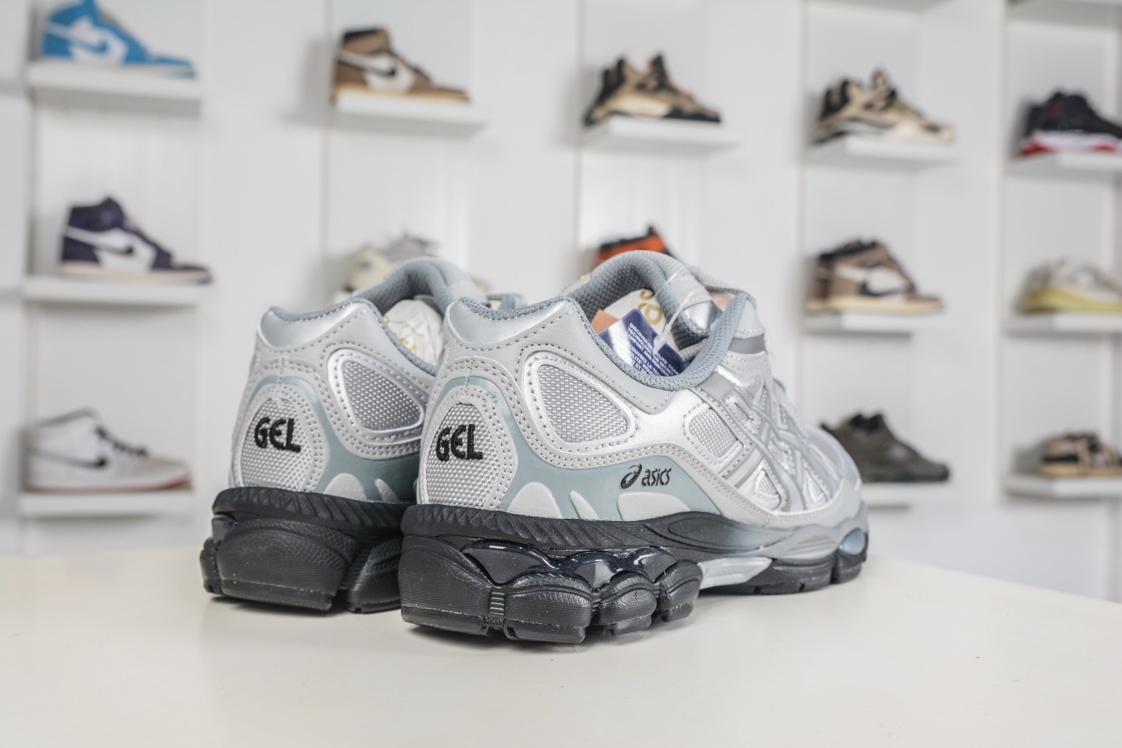 Asics Gel-NYC 亞瑟士運動休閒透氣專業跑鞋 
貨號: 1203A280 020
尺碼：36 37 37.5 38 39.5 40 40.5 41.5 42 42.5 43.5 44 45