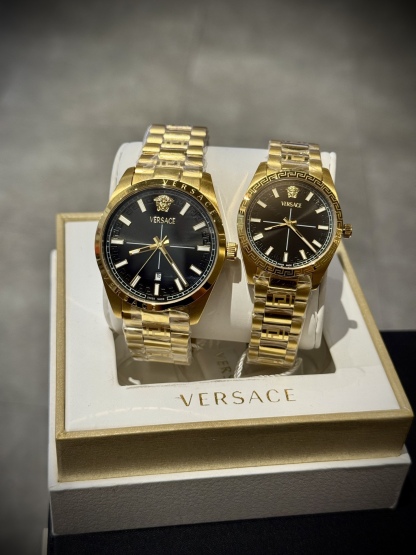 
Versace範思哲石英手錶，VERSACE MILLENYIUM  LADY系列，採用希臘回紋元素錶盤，12時位飾有美杜莎頭像展現範思哲經典圖案魅力，錶鏈印刻希臘回紋搭配雙按蝴蝶扣設計，兼具時尚與舒適，錶盤男款40mm 女款32mm 30米生活防水，進口石英機芯

立即搶購👉