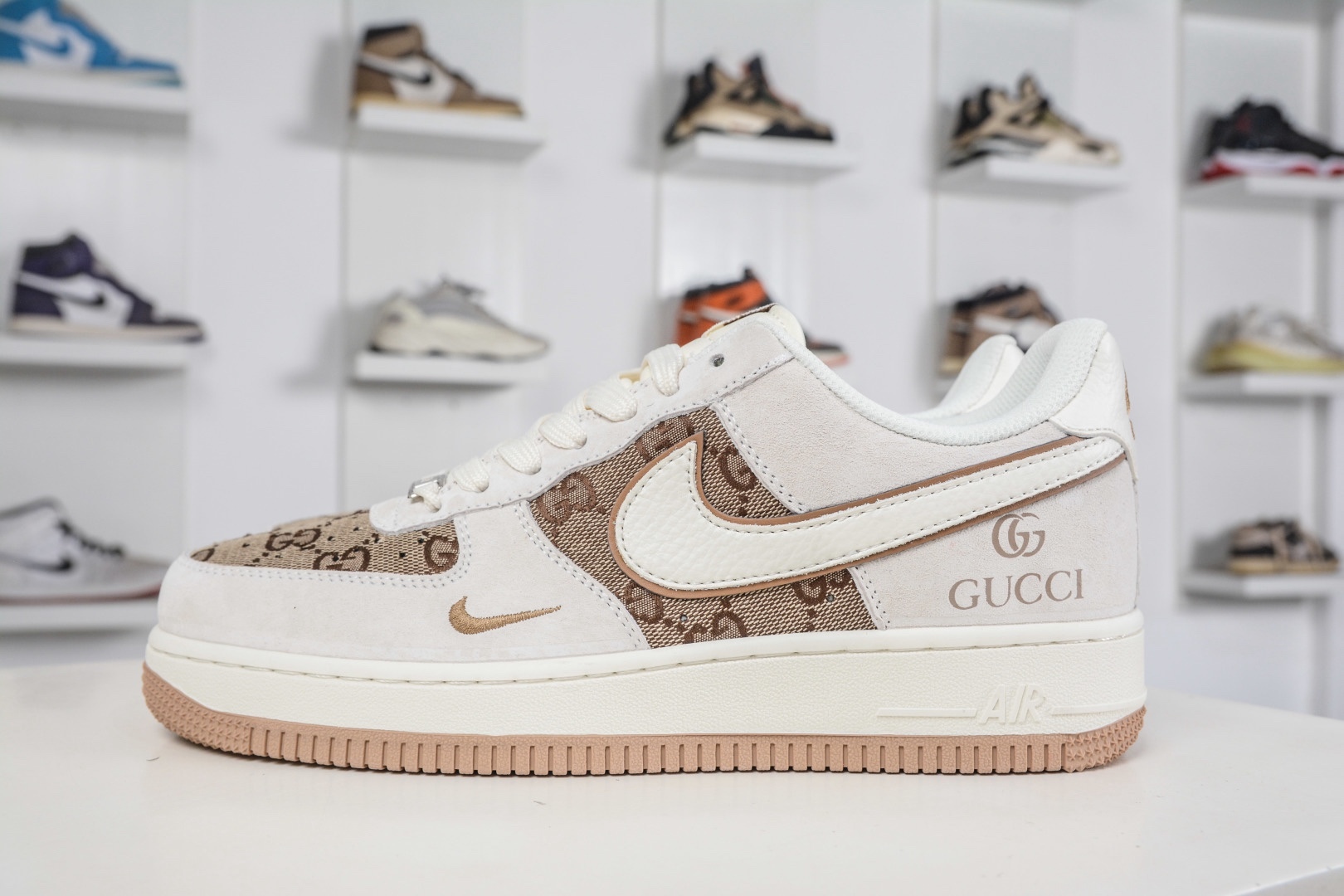 Gucci x NIke Air Force 1 古馳聯名-米黃 
貨號:MM3399 807
Size: 36 36.5 37.5 38 38.5 39 40 40.5 41 42 42.5 43 44 44.5 45