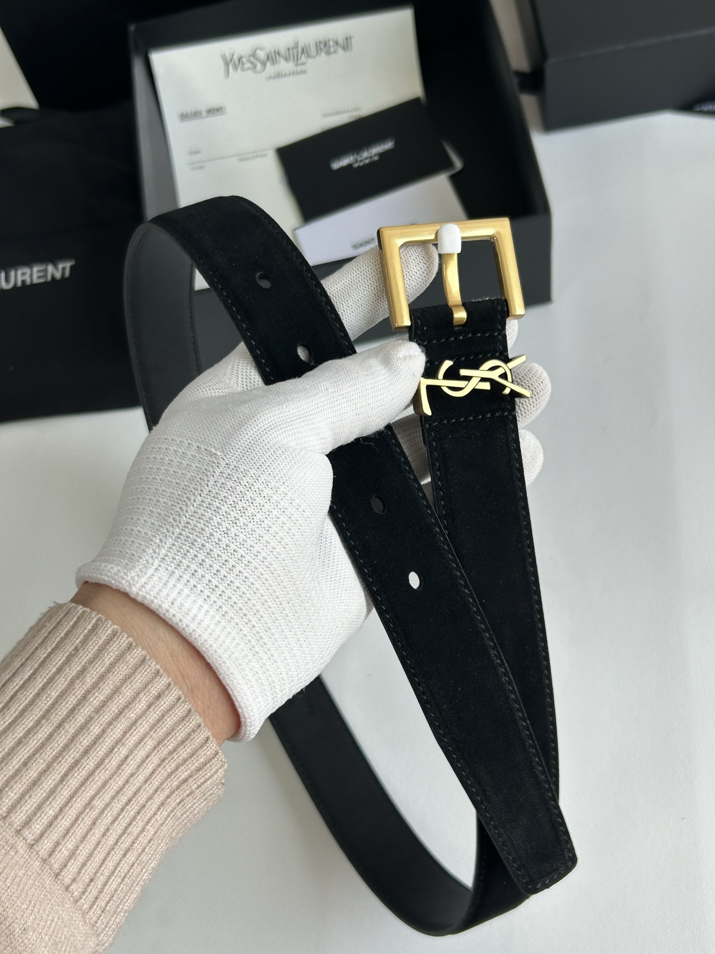 聖羅蘭 女士腰帶，進口小牛皮 配以CASSANDRE 標識腰帶環。古銅色金銀五金可選。精緻優雅的設計，寬度3.0cm