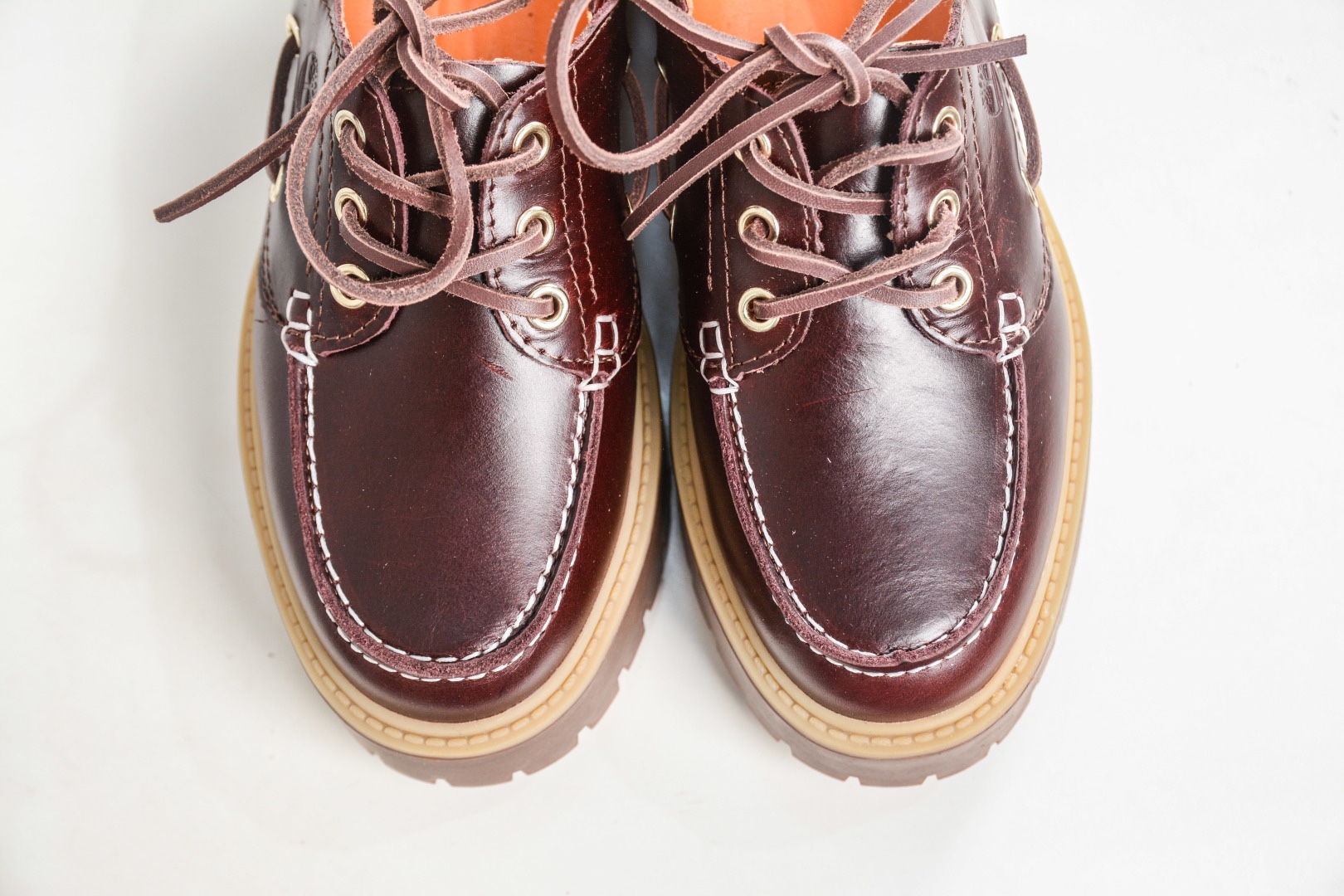 Timberland添柏嵐 Stone Street 舒適百搭 休閒單鞋 穿著舒適 防滑 可戶外城市多用途穿著 無懼任何複雜地形 設計感十足 時尚拼色百搭款 
貨號: TB 01006 713
尺碼：35 36 37 38 39 40 41 42