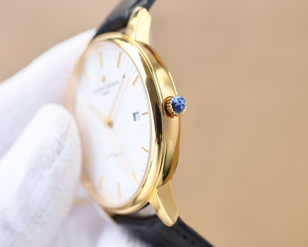 【TW 最新熱門款🔥】江詩.丹頓🆕Vacheron constantin 經典之美品鑒江詩.丹頓傳承系列腕表！
1⃣️團隊歷時9個月精心設計，敢為人先，力求完美，突破多層技術瓶頸💪
2️⃣ 市場獨家最新鍋蓋玻璃材質，超強的3D立體感，超薄工藝，超強夜光，直徑42mm👏
3️⃣款式採用原裝9015®機芯，每小時振頻28800次，零返修®質量✅
4⃣️ 錶盤上採用經典獨家內影，更顯示出這款腕表的華貴氣質🕶
5⃣️ 款式搭配意大利牛皮讓手腕更貼合舒適
   🔥頂級出品 精品不斷🔥