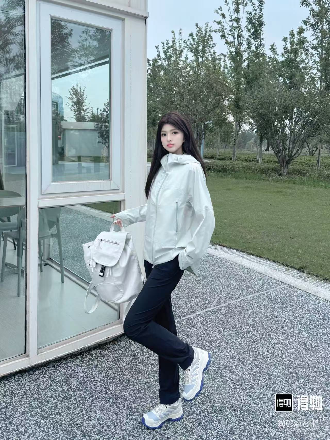 🔝KAILAS 凱樂石 博格達系列 輕量防風防水戶外徒步登山衝鋒衣 
  防水防風透氣防紫外線
 -輔料：原版拆解開發，一比一定制的小標，領標，水洗，吊牌，五金等等。

- FILTERTEC 3L面料：採用凱樂石自主研發的FILTERTEC 3L面料，由外層40D尼龍、中層ePTFE納米微孔膜、內層親膚處理工藝構成，防水指數20000mm，透氣指數20000g/㎡/24h，可抵御暴雨級降水和7級強風，同時快速排出汗氣，避免悶熱。

- 全壓膠工藝：整衣接縫處採用全壓膠工藝，有效防止水分從接