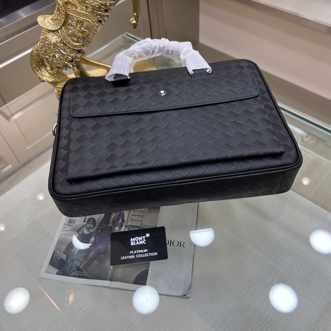 新品 ：Montblanc lnternational（萬寶龍）🔥最新款公文包，不但包型做得好，而且品質也非常精細，採用進口牛皮，半定型設計，款式簡單大方[色][勾引][勾引]
型號 : 231116-1
尺寸 : 38-28-7