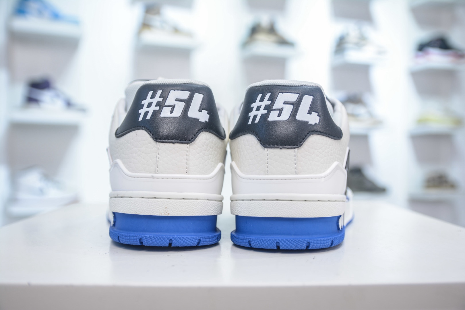
 Louis Vuitton Trainer lv時裝走秀運動鞋 
尺碼：39 40 41 42 43 44 45 46