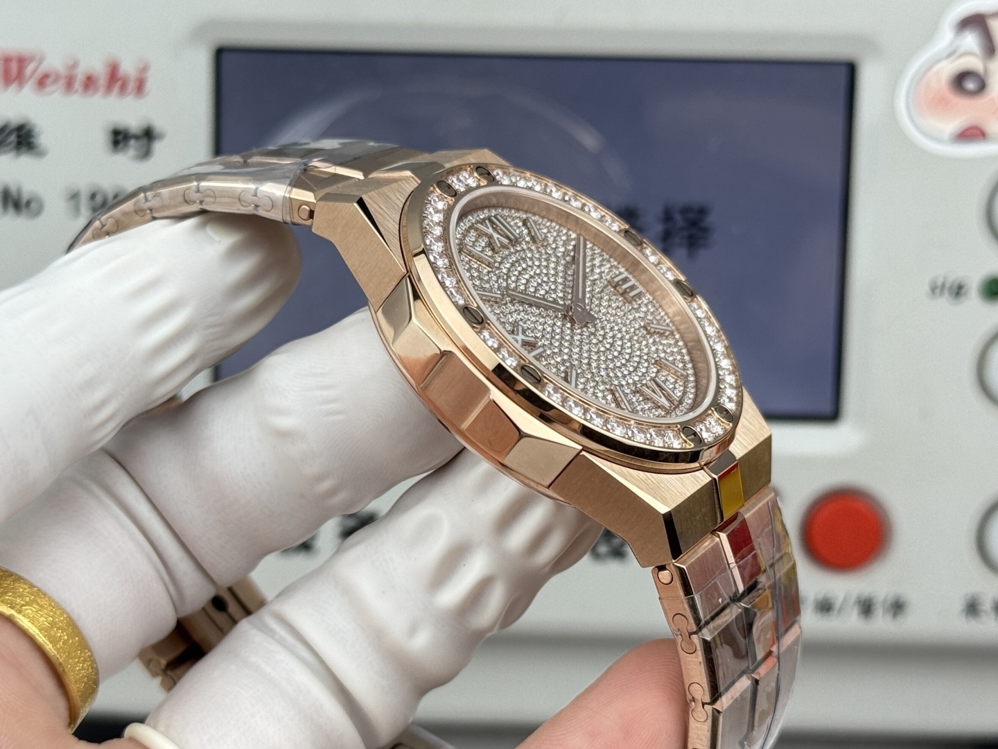 Factory 獨家力作👍
蕭邦AlpineEagle雪山傲翼系列
🌈彩T鑽🌟變色龍🦎滿天星✨限量款及隱藏款首推
如炬目光，比擬暗夜星芒⛰️於山川湖海間🌊洞見紳士願景與磅礡未來👔
尺寸：原裝一致41mmX9.7mm
機芯：9015改Chopard 01.01-c
錶鏈：獨家原版開模金磚型鏈節一體式錶鏈
岩石紋錶盤，鍍銠羅馬數字，時針及分針時標均覆以Super-LumiNova® X1級螢光塗層
致獻當代“雄鷹”，志存高遠之人在日常生活中超邁群倫，其視野啓迪人心、昇華情志。憑借遠見和決心，