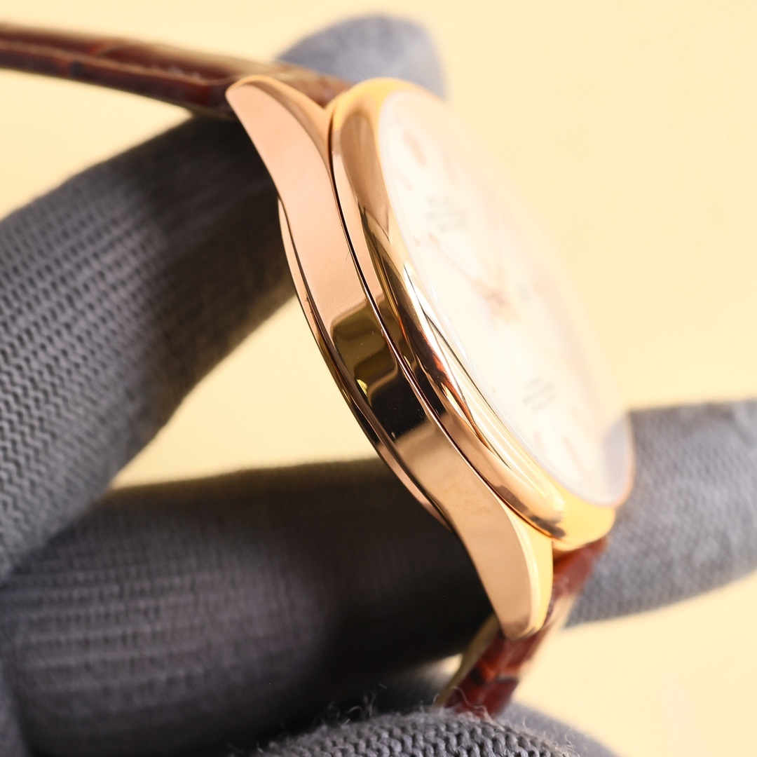 
最新爆款主推☄️☄️ 勞力士【ROLEX】男士腕表 採用獨特的錶盤設計 搭配而來的是更高檔奢華的勞力士🪐， 初識勞力士必憧憬有朝一日能擁有它，戴上勞力士必順風順水必發達，你值得擁有，歡迎評鑒！！
機芯：搭配全新進口8215西鐵城（零返修） 尺寸：40🥇 鏡面：藍寶石玻璃永不刮花 材質：316L精鋼表殼 動力：儲存48小時 防水深度：100米🥈 🥉意大利小牛皮帶，原裝針扣！