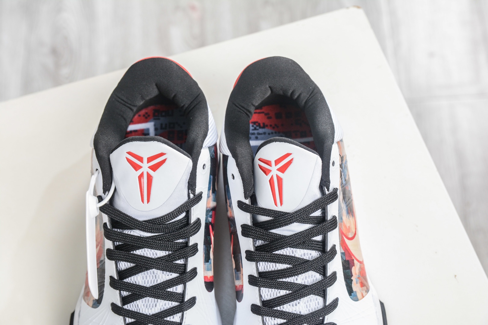 NK Zoom Kobe V 馬年限定 CNY新年款 耐克 科比5代系列 低幫復刻實戰運動低幫文化籃球鞋 
貨號：CD4991 867
尺碼：38 38.5 39 40 40.5 41 42 42.5 43 44 44.5 45 46