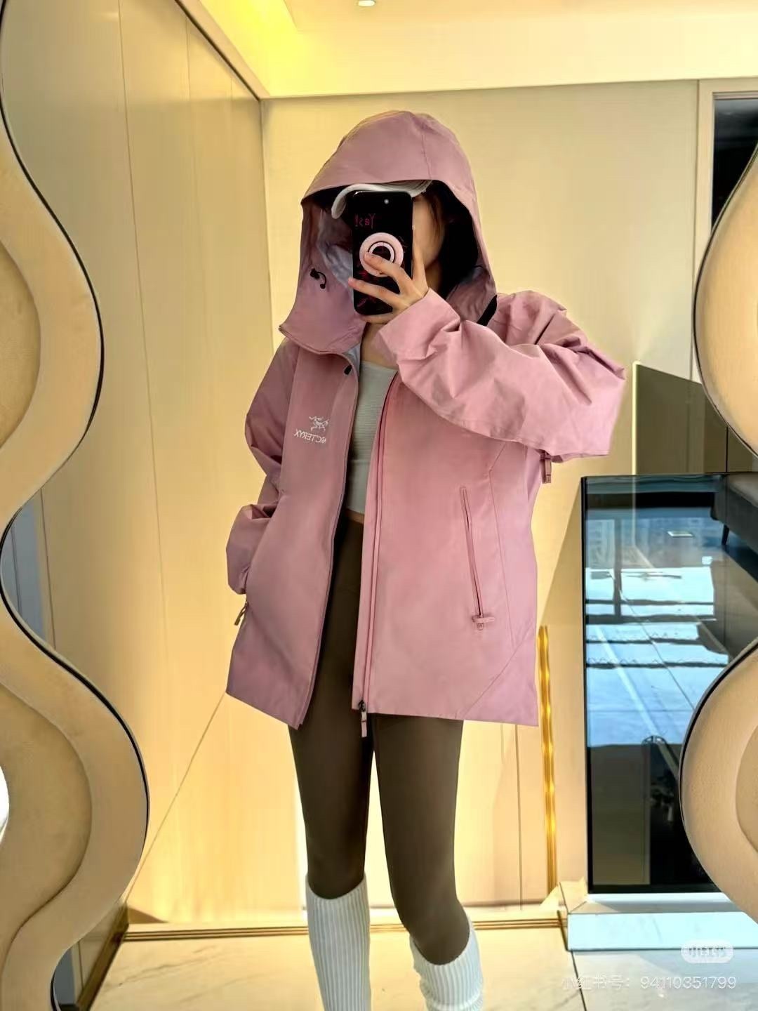 🔝ARC‘TERYX 始祖鳥 BETA LT戶外防水硬殼衝鋒衣
市場獨家全溢膠版本 一比一細節還原
YB四次壓膠工藝 整衣3D立體仿生學設計衣長臂彎 TRI-DURANCE防水防雨面料 自行區別市面先行版本 原包裝原標 全套輔料定制 整衣 腋下YKK雙向拉鍊 五金全部開模定制
R1 SIZE：S-XXL