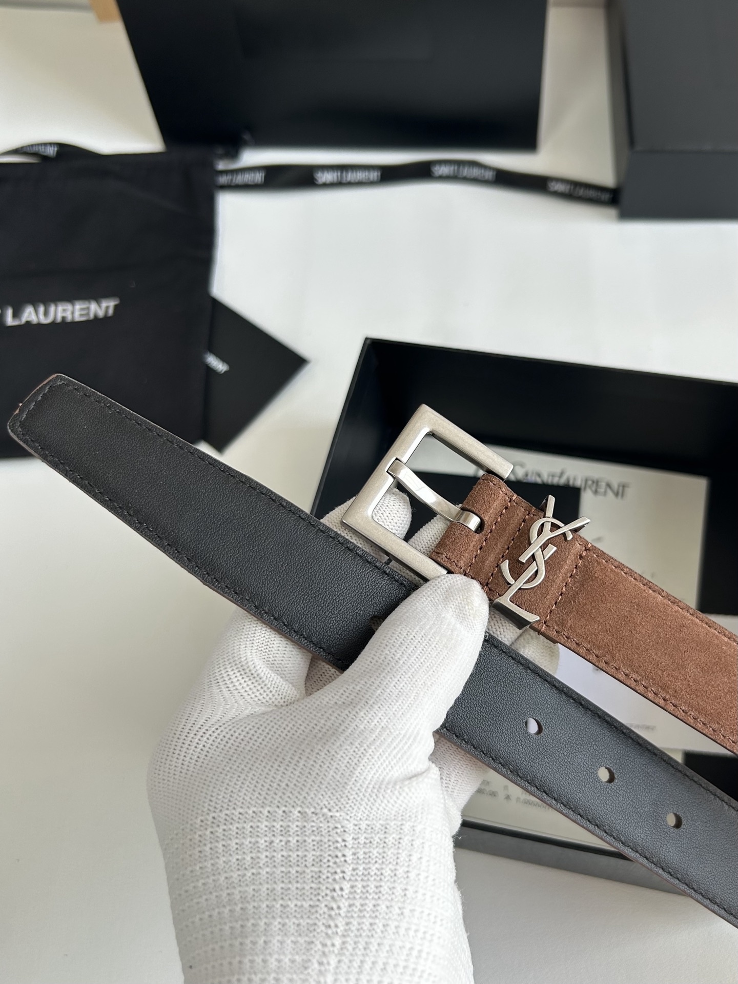 聖羅蘭 女士腰帶，進口小牛皮 配以CASSANDRE 標識腰帶環。古銅色金銀五金可選。精緻優雅的設計，寬度3.0cm