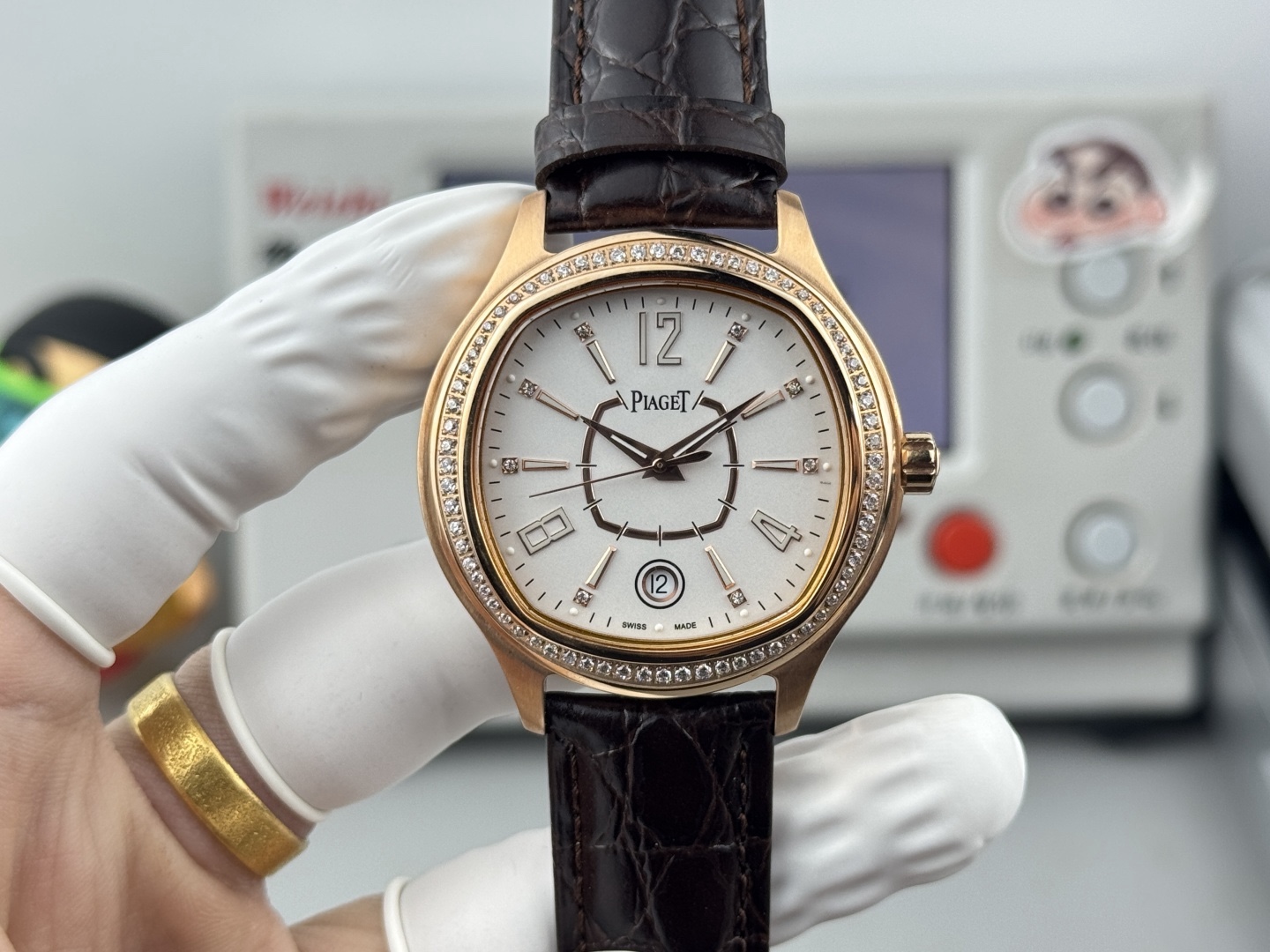 
熱賣款🔥🔥🔥！方形殼—在推出新面孔—更別緻—更有型—經典
品牌：伯爵(方正卓絕 精緻之作）爆賣款🎉🎉🎉
類型：精緻款男士腕表（卓越）有轉必賣
錶帶：真牛皮&316L錶帶（舒適）大氣磅礡
機芯：超頂級機械2824機芯（穩定）
材料：礦物質超強鏡面（耐磨）
大氣風範 無限渴望 特別創意 載譽上市
尺寸：直徑42mm厚10mm榮譽
新款上市！歡迎轉載！