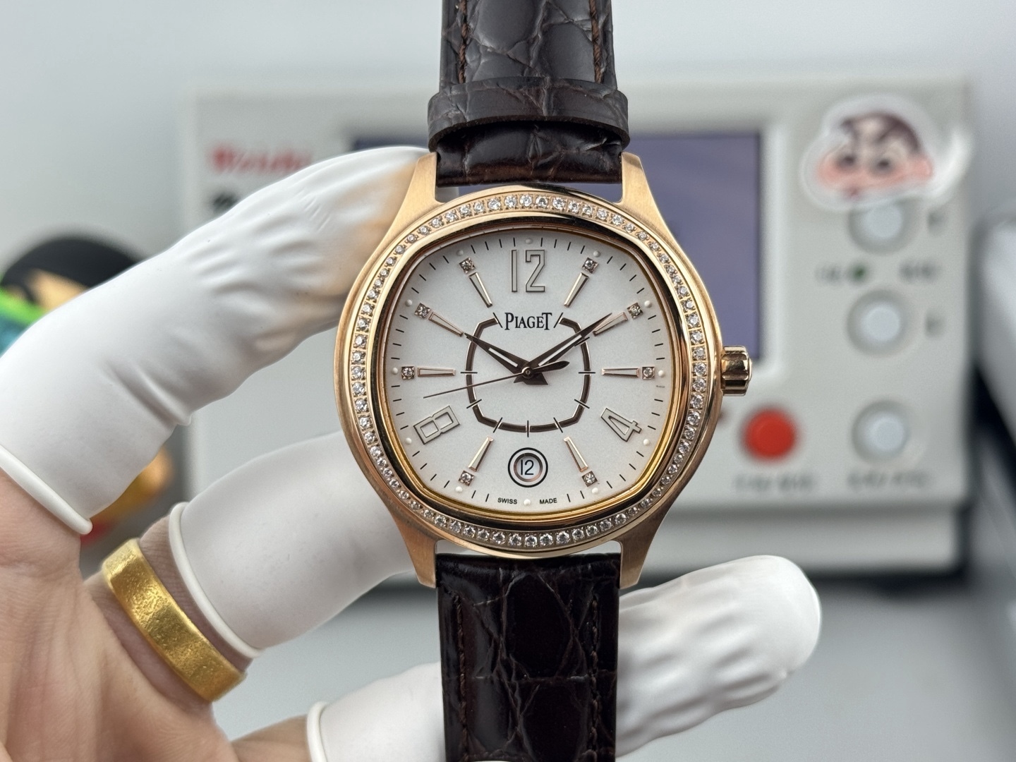 
熱賣款🔥🔥🔥！方形殼—在推出新面孔—更別緻—更有型—經典
品牌：伯爵(方正卓絕 精緻之作）爆賣款🎉🎉🎉
類型：精緻款男士腕表（卓越）有轉必賣
錶帶：真牛皮&316L錶帶（舒適）大氣磅礡
機芯：超頂級機械2824機芯（穩定）
材料：礦物質超強鏡面（耐磨）
大氣風範 無限渴望 特別創意 載譽上市
尺寸：直徑42mm厚10mm榮譽
新款上市！歡迎轉載！