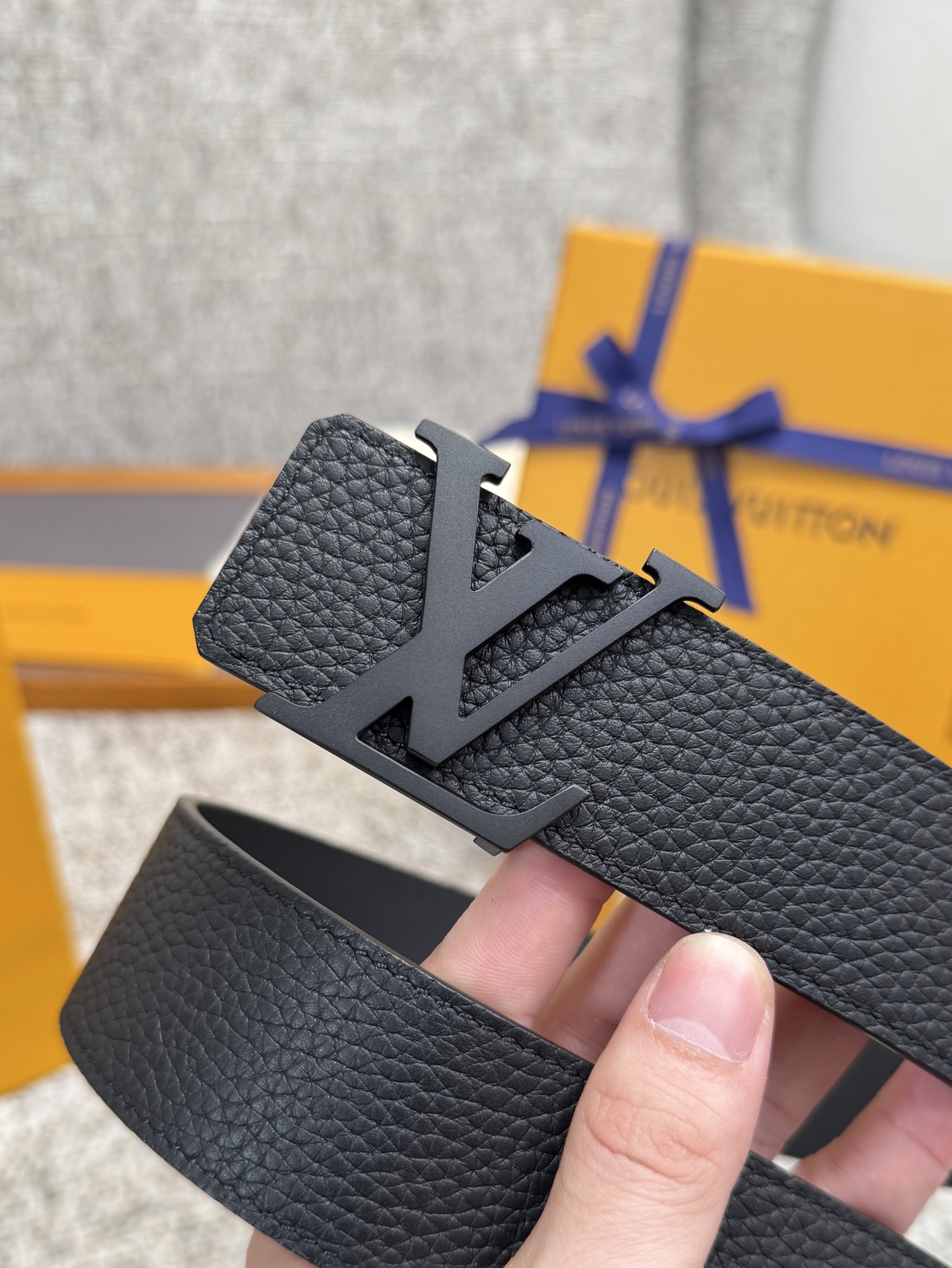 
Louis Vuitton LV腰带 荔枝纹皮底系列 原厂五金 精致手工绘边 柔软舒适 宽4.0
