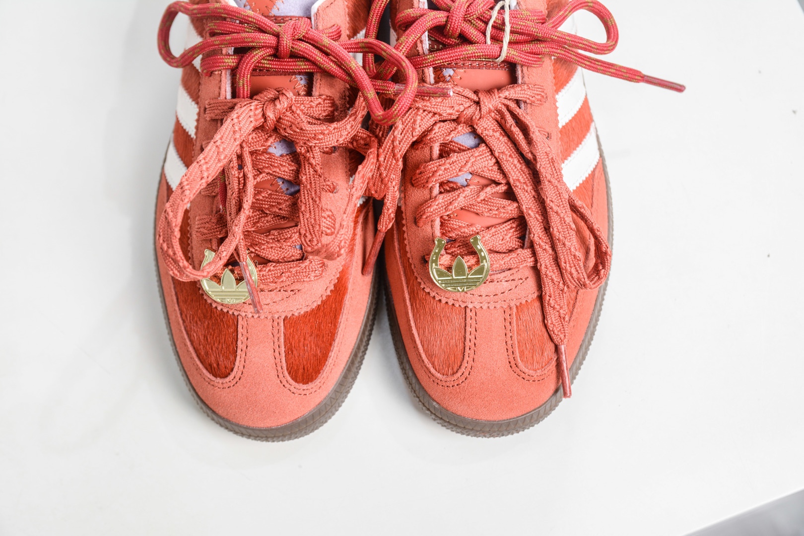 Adidas Handball Spezial 馬年限定 CNY新年款 阿迪達斯經典款 復古休閒板鞋 
貨號:KJ6299
尺碼: 35 36 36.5 37 38 38.5 39 40 40.5 41 42 42.5 43 44 45