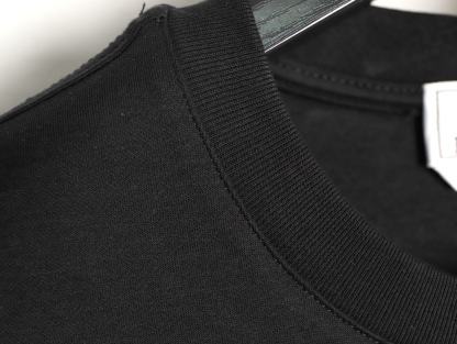 🔝HERMES愛瑪仕 真皮H字貼片短袖T恤
正品購入，21支洗後維斯棉190克，1*1羅紋230克，面料拼接，模板刺繡，定制1：1真皮皮標，定制1：1商標，寬松版型
B Size：S-XL