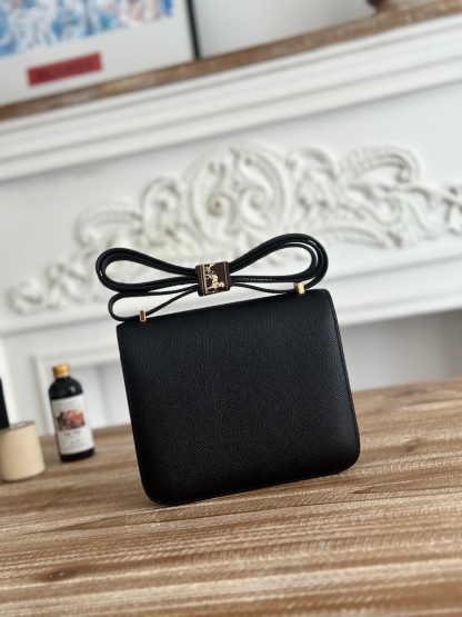 康康  空姐包  
constance  19cm  
epsom掌紋小牛皮  半收工  蠟線縫製