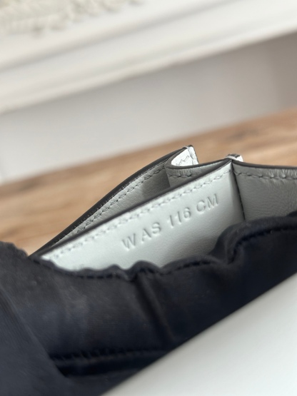 康康  空姐包  
constance  19cm  
epsom掌紋小牛皮  半收工  蠟線縫製