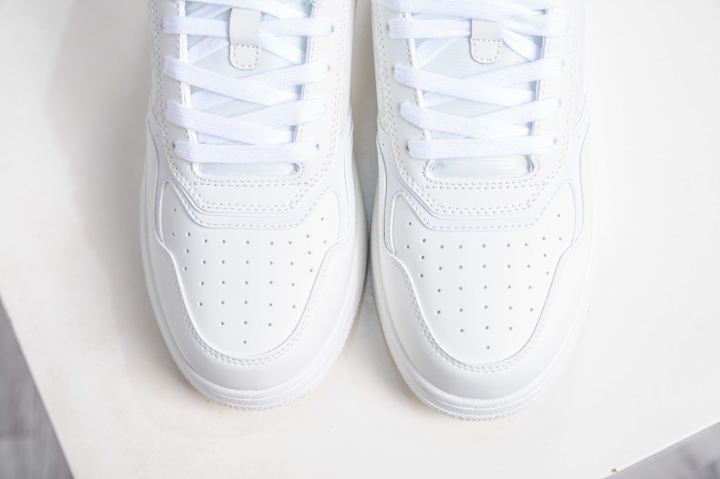 迪奧/Dior B27 Oblique Galaxy Low Top Sneakers B27系列低幫復古真皮百搭運動休閒板鞋 
貨號：3SN272ZIR16536
尺碼：38 39 40 41 42 43 44 45 46