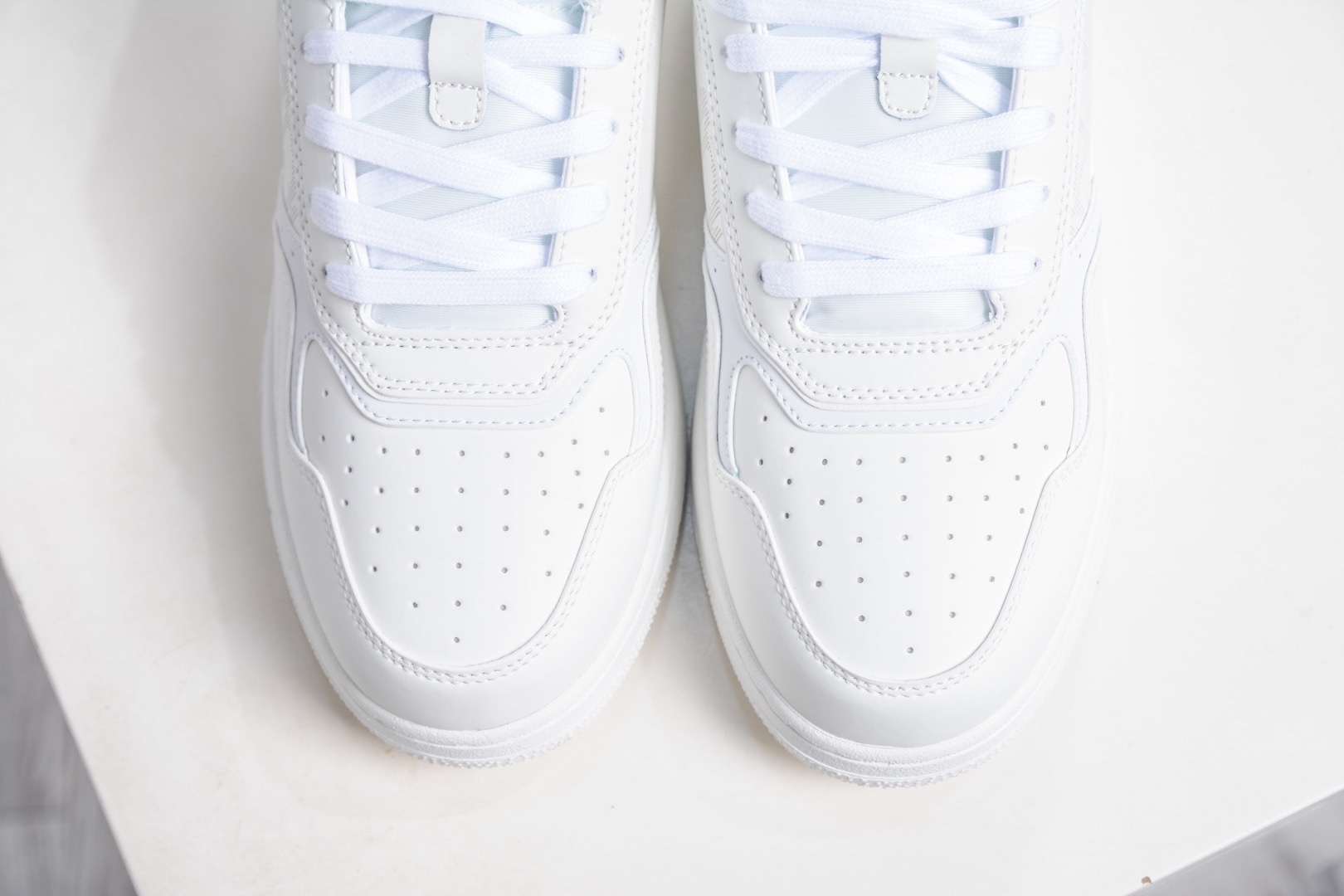 迪奧/Dior B27 Oblique Galaxy Low Top Sneakers B27系列低幫復古真皮百搭運動休閒板鞋 
貨號：3SN272ZIR16536
尺碼：38 39 40 41 42 43 44 45 46