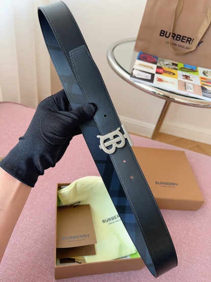 
Burberry博柏利品牌始終秉承傳統精髓，彰顯卓爾不凡的匠制工藝，優雅率性的英倫設計與銳意革新的時尚理念。3.5cm