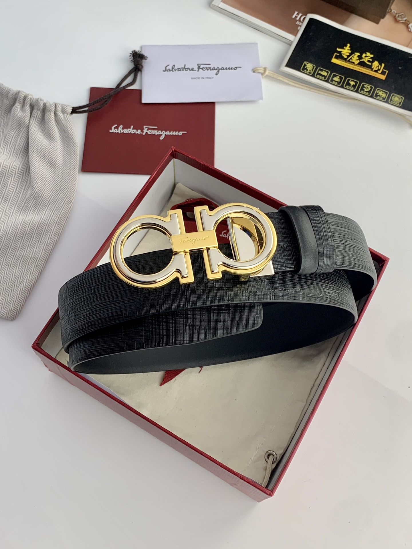 〖F家〗最新款全新配色，雙面可用，搭配新款純銅扣8字扣，打造高雅考究的造型。寬3.5cm，長度可調節，達到量身定制般的修身效果。