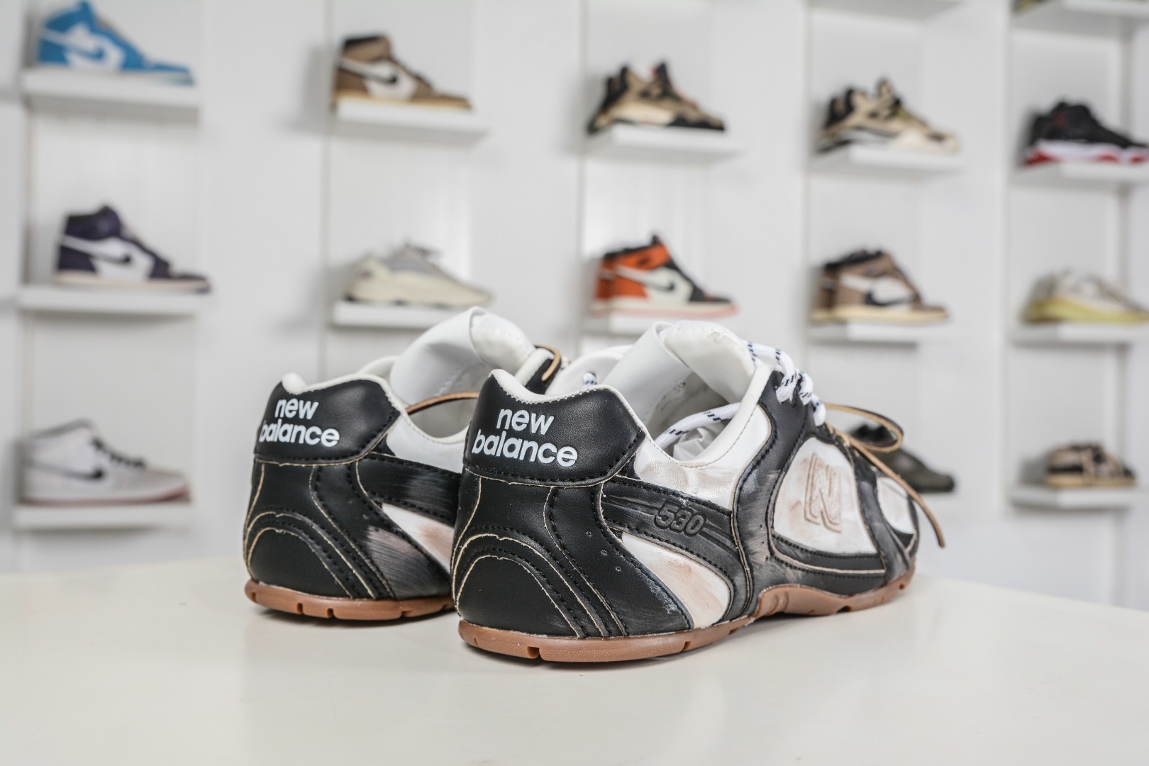 Miu Miu x New Balance聯名款運動鞋 New Balance 530 學院少女風 
尺碼：36 37 37.5 38 38.5 39.5 40 40.5 41.5 42 42.5 43 44 44.5 45