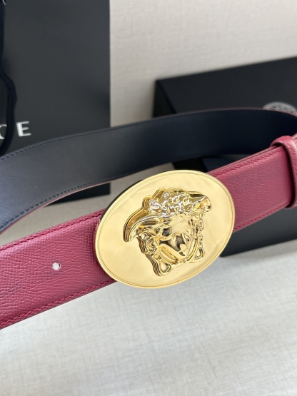 寬度：4.0cm （範思哲） 此款橢圓五金配件、腰帶飾有標誌性的Versace美杜莎頭像扣，彰顯品牌格調。是一款精美的衣櫥必備單品。