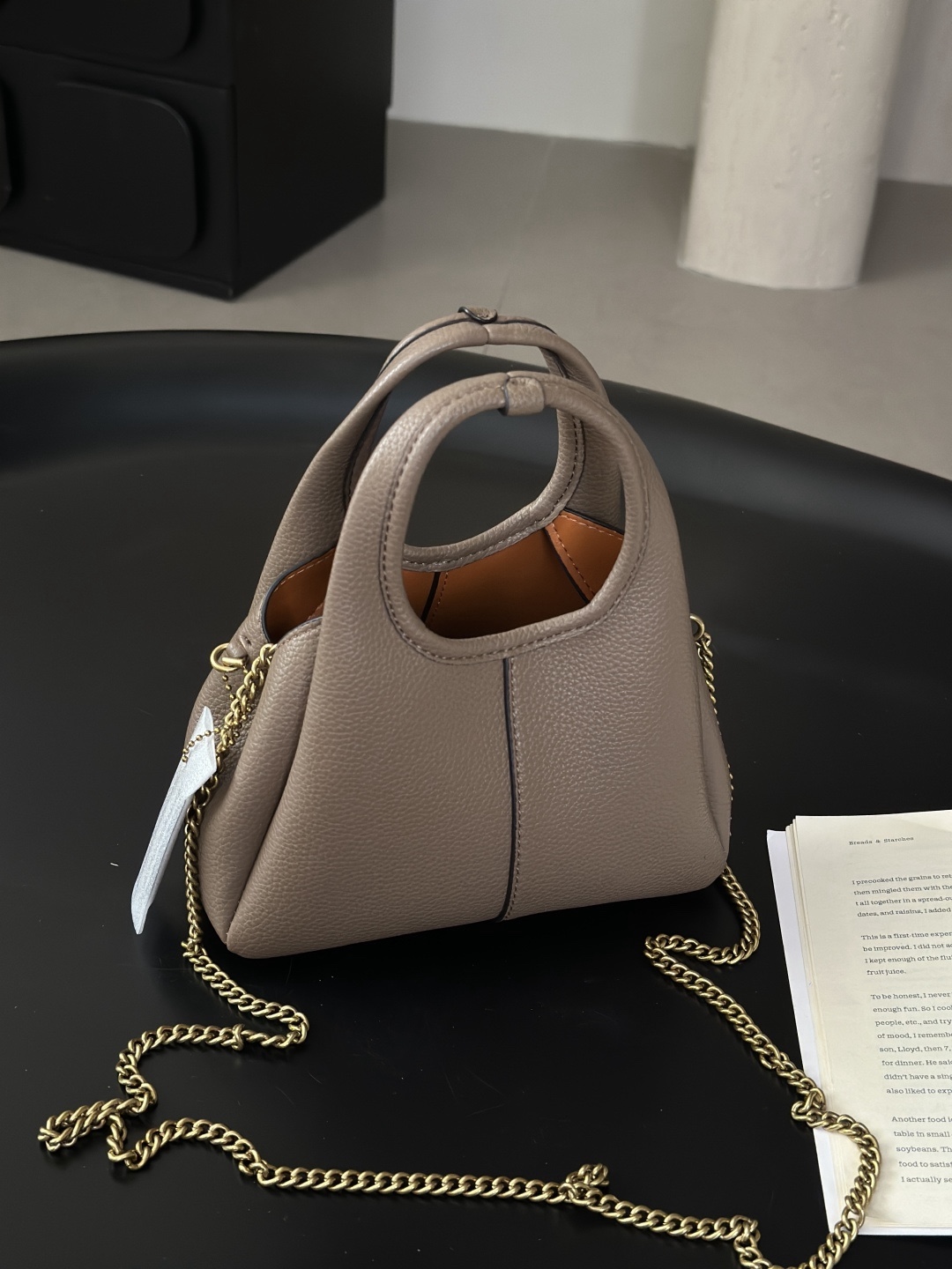 Coach新款首發🔥Lana19 mini號
尺寸：19✖️17cm
精緻小巧，簡約時尚
可手拎，可斜挎 ☑️小號 灰色
尺寸：19✖️17cm