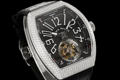 RMS最新款 頂級復刻 法蘭克穆勒V45 Vanguard陀飛輪系列 歷時多年研發機芯 
1 1:1 超級復刻原裝複雜法穆蘭陀飛輪機芯 細節完美到位 打造正品機芯獨具的雙發條盒 超薄工藝 
2超長72小時動力儲存 告別每天手動上鏈 高端玩家的定制款 把頭上鏈30個半圈 發條盒為滿 不需要過度上鏈 
3 千錘百鍊 316L精鋼表殼 超薄表殼 與原裝一致厚度 彎曲弧度 更加貼合手腕 佩戴舒適 
4 純正進口意大利小牛皮 貼合手感品質一流的進口氟橡膠錶帶 與正版全完通用互換
5瑞士工程師 原版機芯拆解 一比一甲