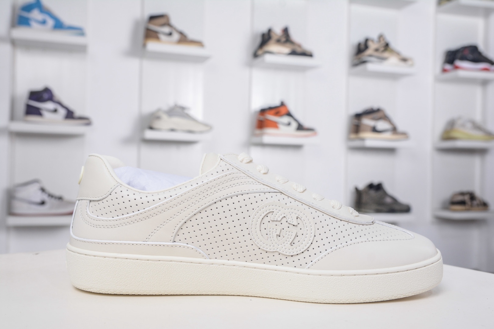 Gucci 古馳G75 圓頭系帶運動鞋 
尺碼：35 36 37 38 39 40 41 42 43 44 45 46