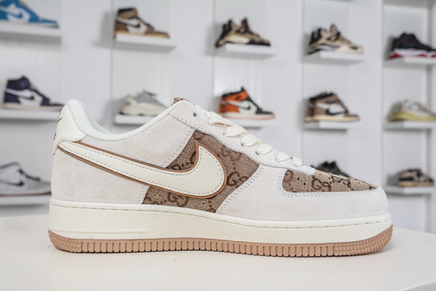 Gucci x NIke Air Force 1 古馳聯名-米黃 
貨號:MM3399 807
Size: 36 36.5 37.5 38 38.5 39 40 40.5 41 42 42.5 43 44 44.5 45