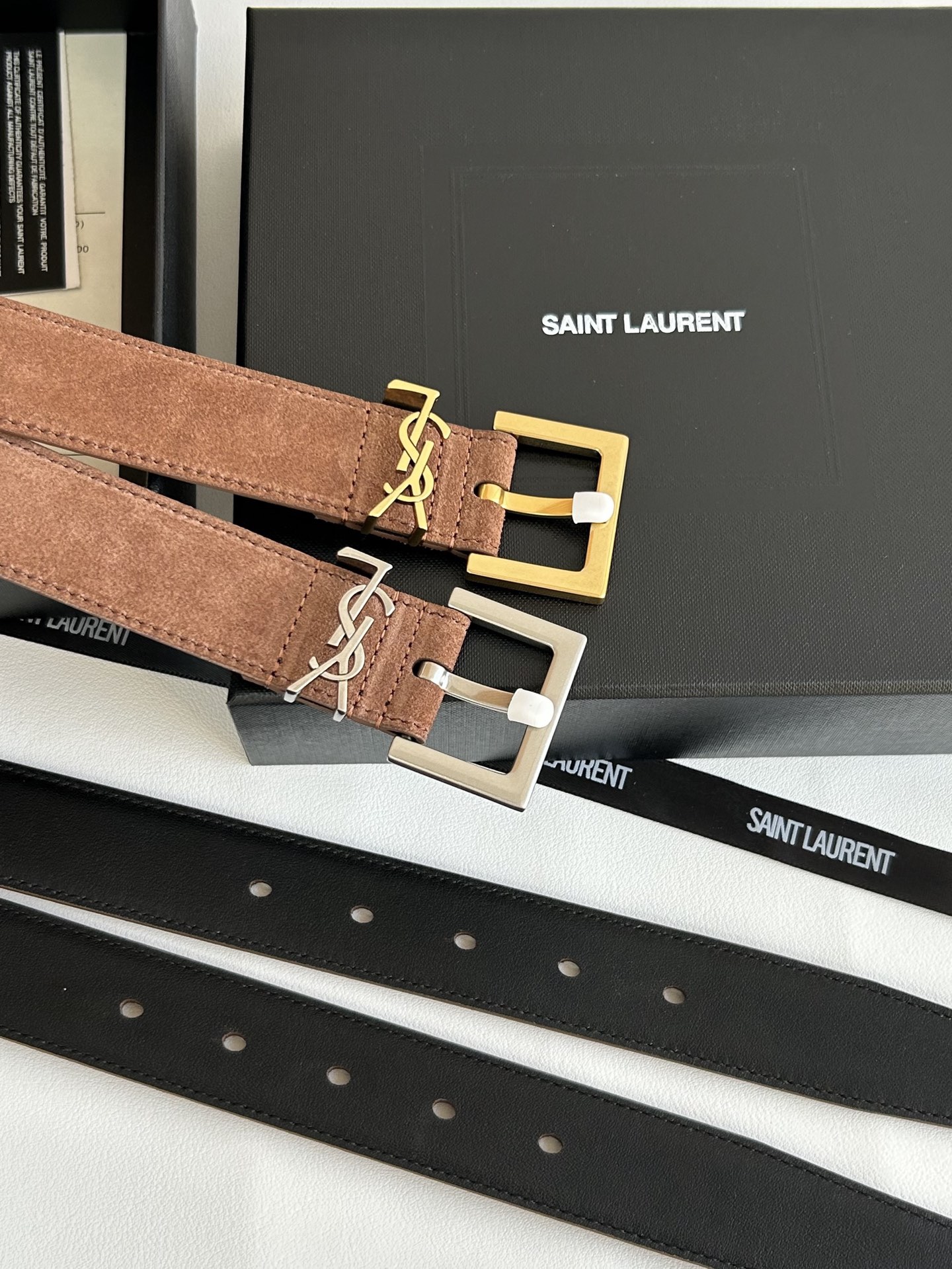 聖羅蘭 女士腰帶，進口小牛皮 配以CASSANDRE 標識腰帶環。古銅色金銀五金可選。精緻優雅的設計，寬度3.0cm