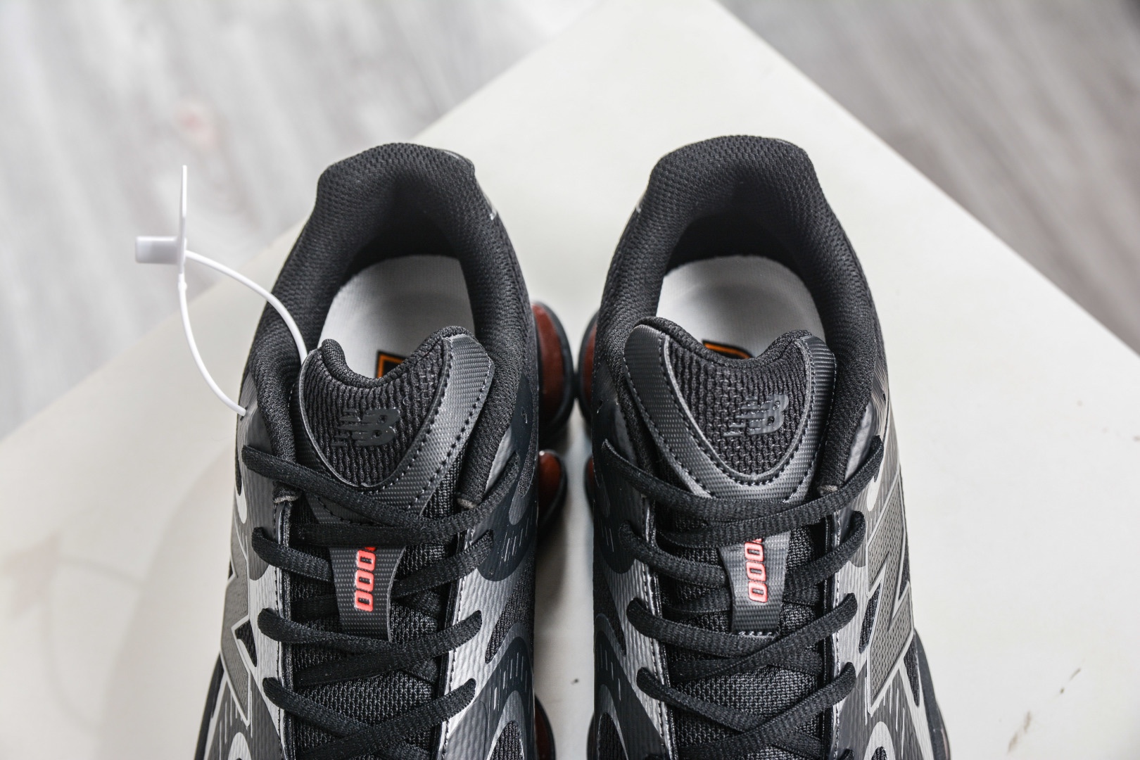 New Balance NB2000 舒適百搭防滑耐磨低幫 休閒跑步鞋 
貨號：U200028K
Size：36-46.5