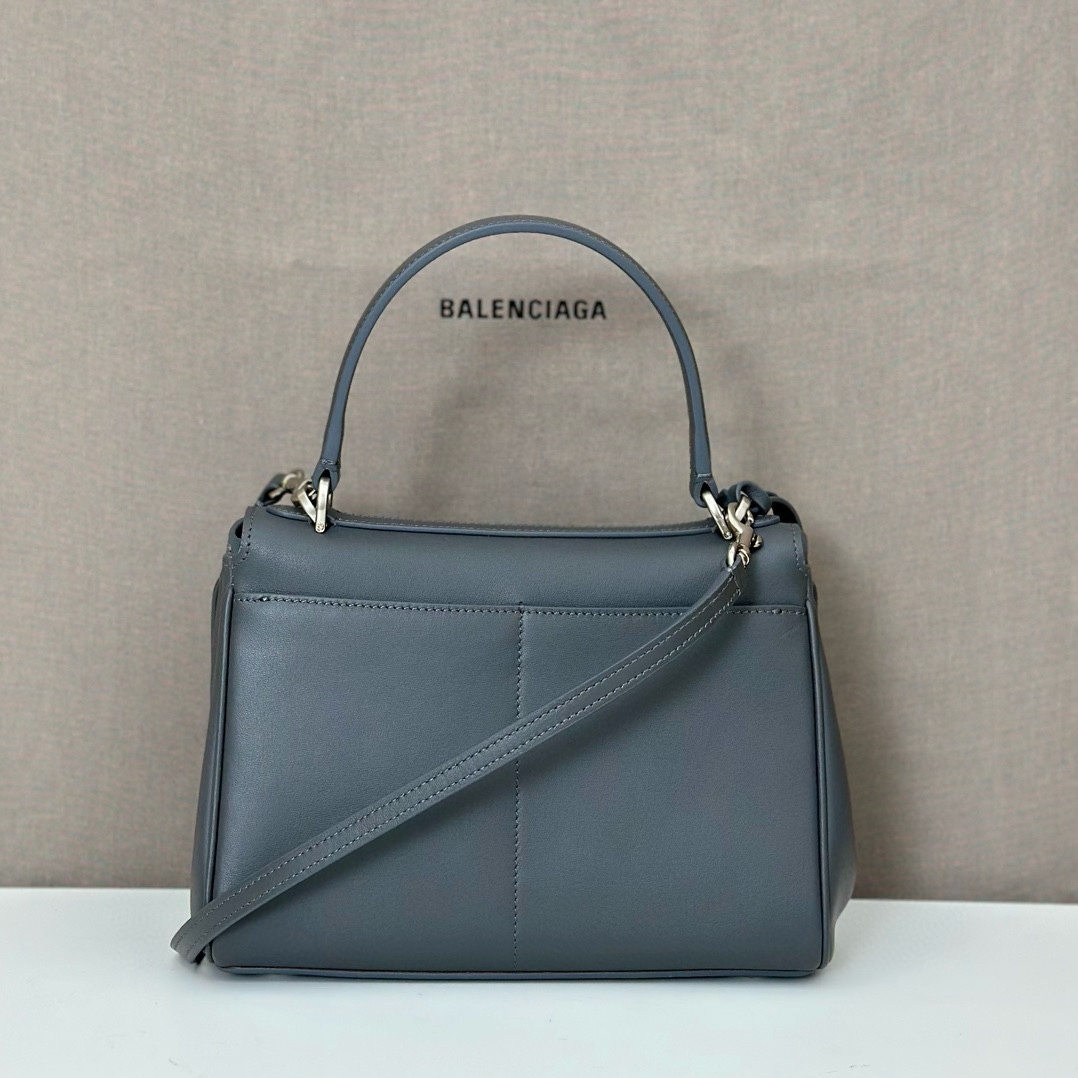 巴黎世家𝗕𝗮𝗹𝗲𝗻𝗰𝗶𝗮𝗴𝗮 🖤🖤出貨了！
款號：795456
尺寸：22.8×9.9×8.3cm
