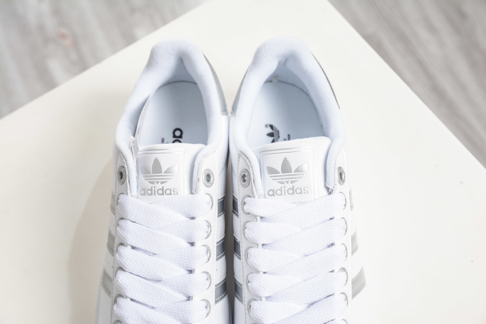 Adidas Originals Superstar 2025全新 貝殼頭
貨號:JR4233
尺碼:35 36 36.5 37.5 38 38.5 39 40 40.5 41 42 42.5 43 44 44.5 45