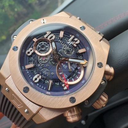 恆寶 Hublot精品男士腕表，勁爆鏤空設計，技藝精湛，獨具匠心，尊貴大氣，紳士風範。採用全自動機械機芯，頂級316精鋼表殼，天然橡膠錶帶，礦物質超強鏡面，尺寸43*13