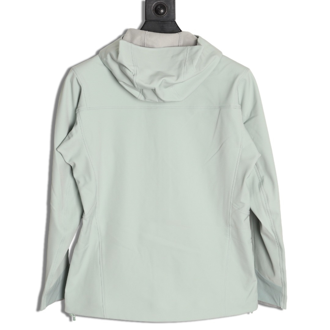 🔝KAILAS 凯乐石 M8 IC 运动户外登山徒步防风防泼保暖透气薄绒软壳拉链外套

某物在售同款 市面最好的货！ 全身压胶工艺 内里薄绒与鸟家伽马MX版型做工设计基本一致！

kailas自研科技面料 外层防风防水防冰内里采用中空保暖面料 立体薄绒 轻盈亲肤 保暖透气 有效抵挡在户外遇到的任何情况！ 前胸贴合口袋压胶 腋下一整片裁片的平车走线加压胶工艺 防止湿气冷气入侵的时候 衣服表面更加平整 大厂精湛做工 无可挑剔！
 3D风雪帽加中高帽领的设计 更有效防护颈部脸部冷风灌入且不遮挡视线