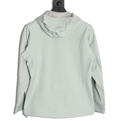 🔝KAILAS 凯乐石 M8 IC 运动户外登山徒步防风防泼保暖透气薄绒软壳拉链外套

某物在售同款 市面最好的货！ 全身压胶工艺 内里薄绒与鸟家伽马MX版型做工设计基本一致！

kailas自研科技面料 外层防风防水防冰内里采用中空保暖面料 立体薄绒 轻盈亲肤 保暖透气 有效抵挡在户外遇到的任何情况！ 前胸贴合口袋压胶 腋下一整片裁片的平车走线加压胶工艺 防止湿气冷气入侵的时候 衣服表面更加平整 大厂精湛做工 无可挑剔！
 3D风雪帽加中高帽领的设计 更有效防护颈部脸部冷风灌入且不遮挡视线