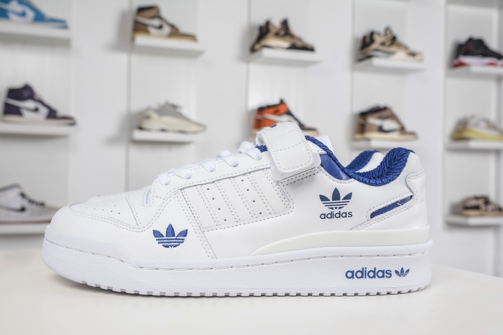 adidas Originals Forum 低幫百搭潮流休閒運動板鞋  
貨號：FZ6296
尺碼：36 36.5 37 38 38.5 39 40 40.5 41 42 42.5 43 44 45
