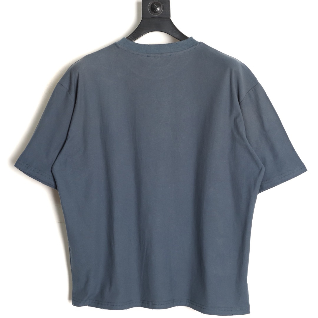 🔝Acne Studios 26SS 1996字母印花短袖T恤
面料是定制定染的32支220g原版雙紗棉，胚布經過高盂環保染色，裁大貨前還要進行高溫環縮水，降低縮水率的同時使得手感更柔軟舒適，印花方面必須五層膠漿，第一遍必須為進口打底漿，填平布料上極為細小的線洞，再由高溫床烤乾再劇頗色，採用油墨因熱平網印花，一共刷五層，每一層間隔為時間為30分鐘，才能保證出來的成品保持原版的質感，全套開發輔料
尺碼：S-XL