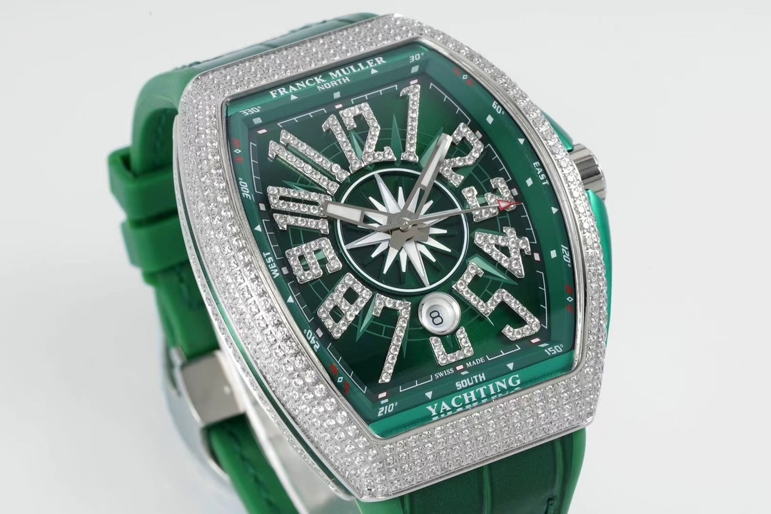 ABF最高品質 綠遊艇 新款到貨 Franck Muller 法蘭克穆勒 Vanguard Yachting V45遊艇系列 44x54 mm
1.表殼100%原版開模 特別是三明治結構表殼 中間內側 藍色的側槽和把頭位置凸出來的藍色耳位 更是使表殼的製作過程更加困難 然後歷時10個多月經過多次初版校對 終於研發製作成功 完全採用316精鋼製作 而非市場低成本的塑膠模具 
2.本版本V45綠色遊艇字面 真法郎字丁 都是採用原裝1：1高度的數字凹邊內法郎烤真丁 成本高 製作複雜 良品率低 字面下層有放大鏡