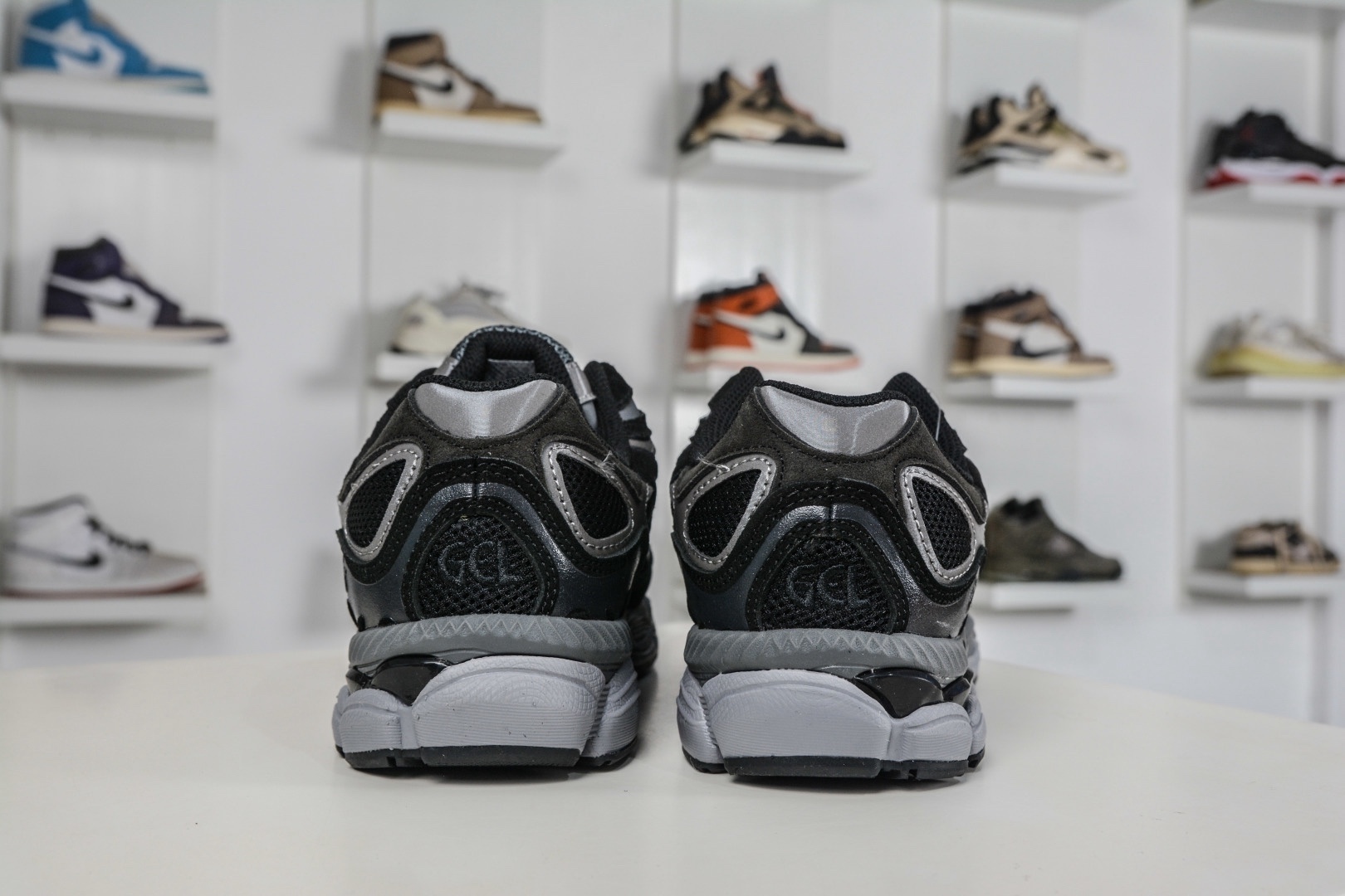 Asics Gel-NYC 亞瑟士運動休閒透氣專業跑鞋
貨號: 1201A789 020
尺碼：36 37 37.5 38 39 39.5 40 40.5 41.5 42 42.5 43.5 44 45 46 47.5